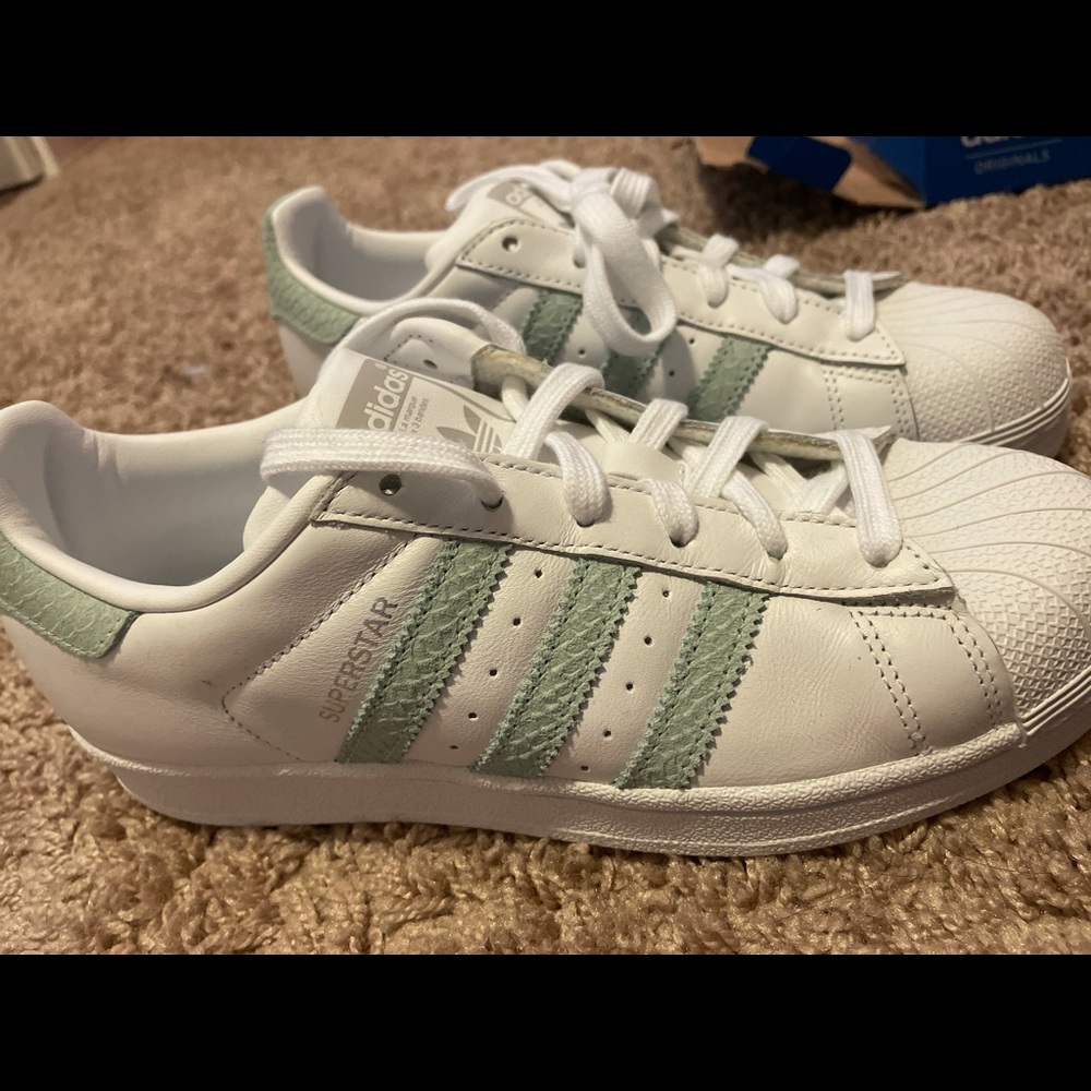 ADIDAS SUPERSTARS SIZE 6 WOMENS